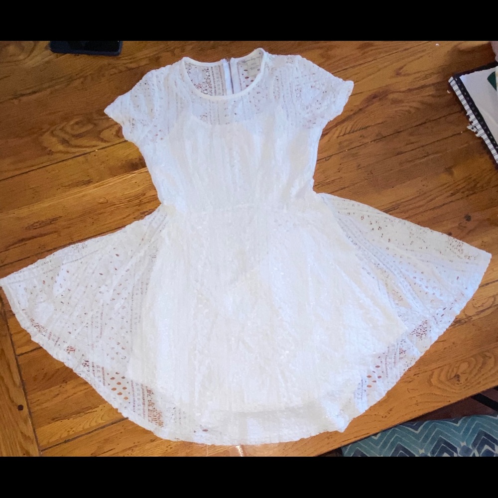 White lace medium dress